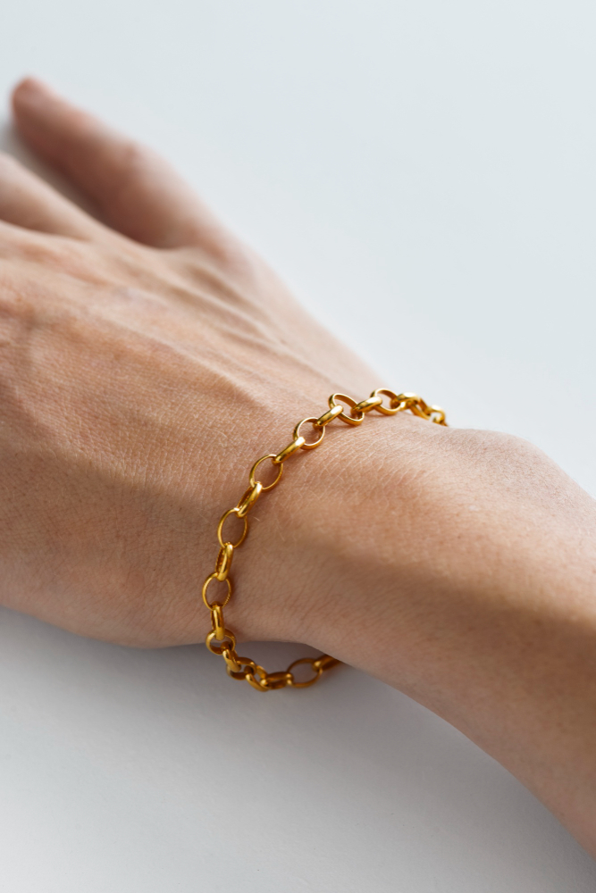 Prime 8 Gold Bracelets You Ought to Have in Your Assortment in 2025